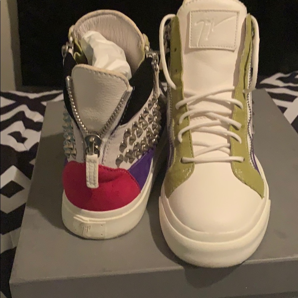 Worn Once - Picture 2 of 5